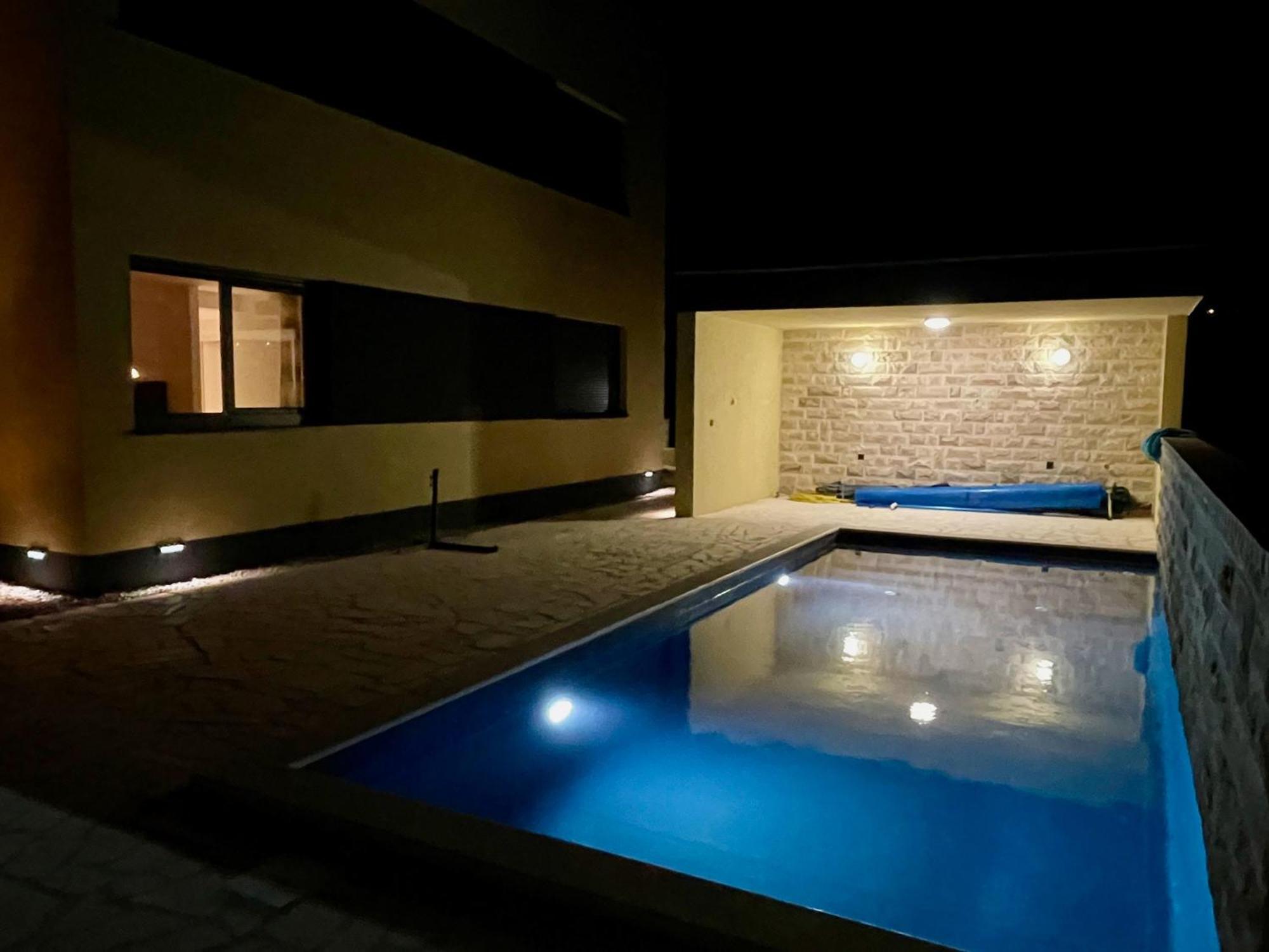 Ferienwohnung Mit Beheiztem Pool, 60 M Vom Strand Maslenica Bagian luar foto