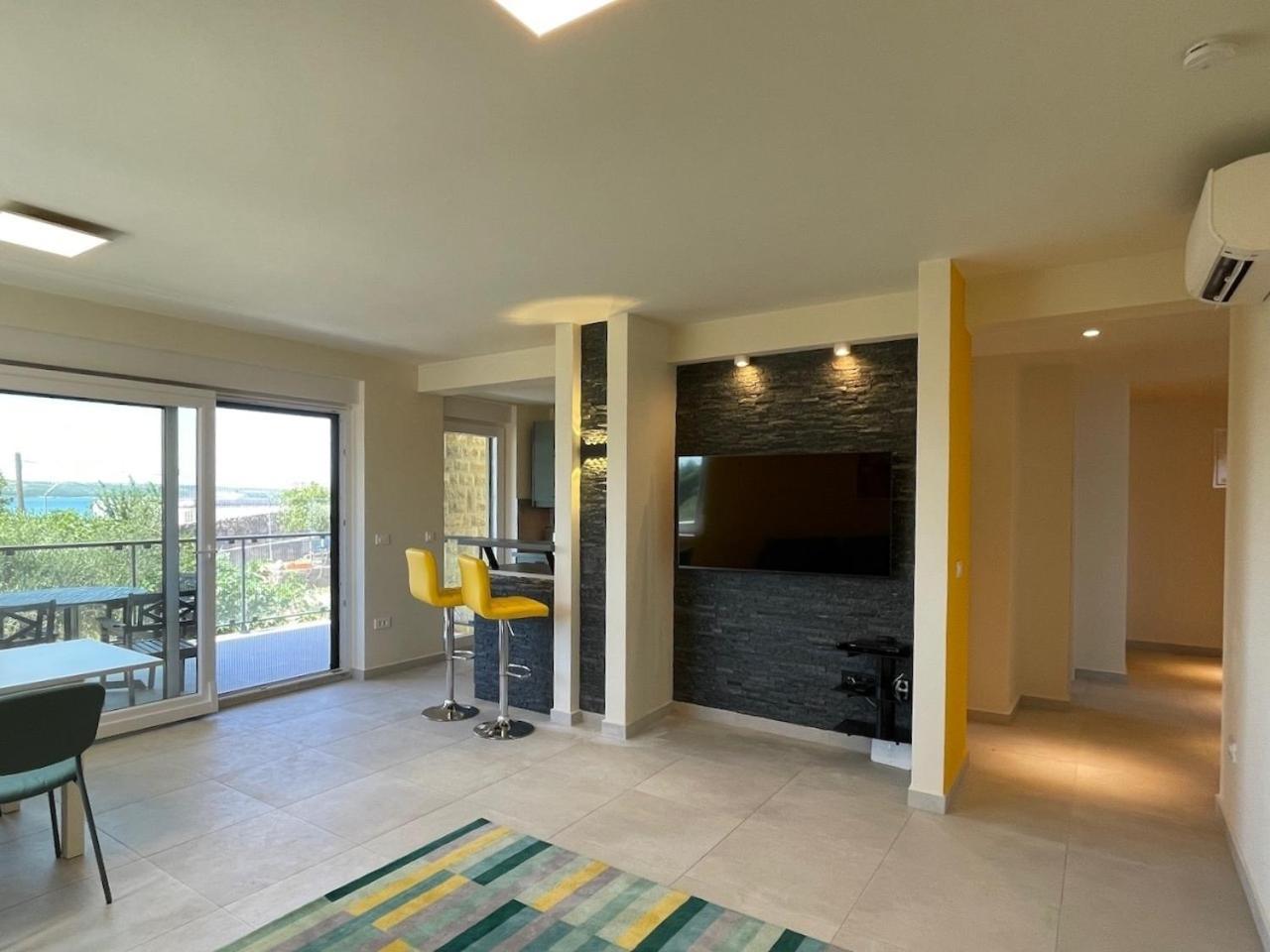 Ferienwohnung Mit Beheiztem Pool, 60 M Vom Strand Maslenica Bagian luar foto