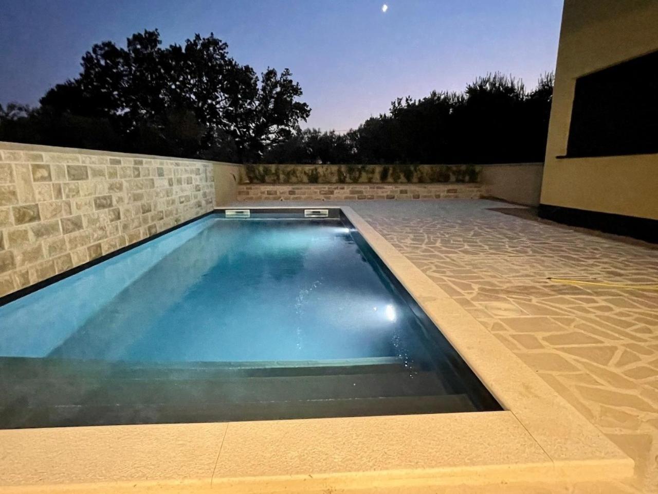 Ferienwohnung Mit Beheiztem Pool, 60 M Vom Strand Maslenica Bagian luar foto