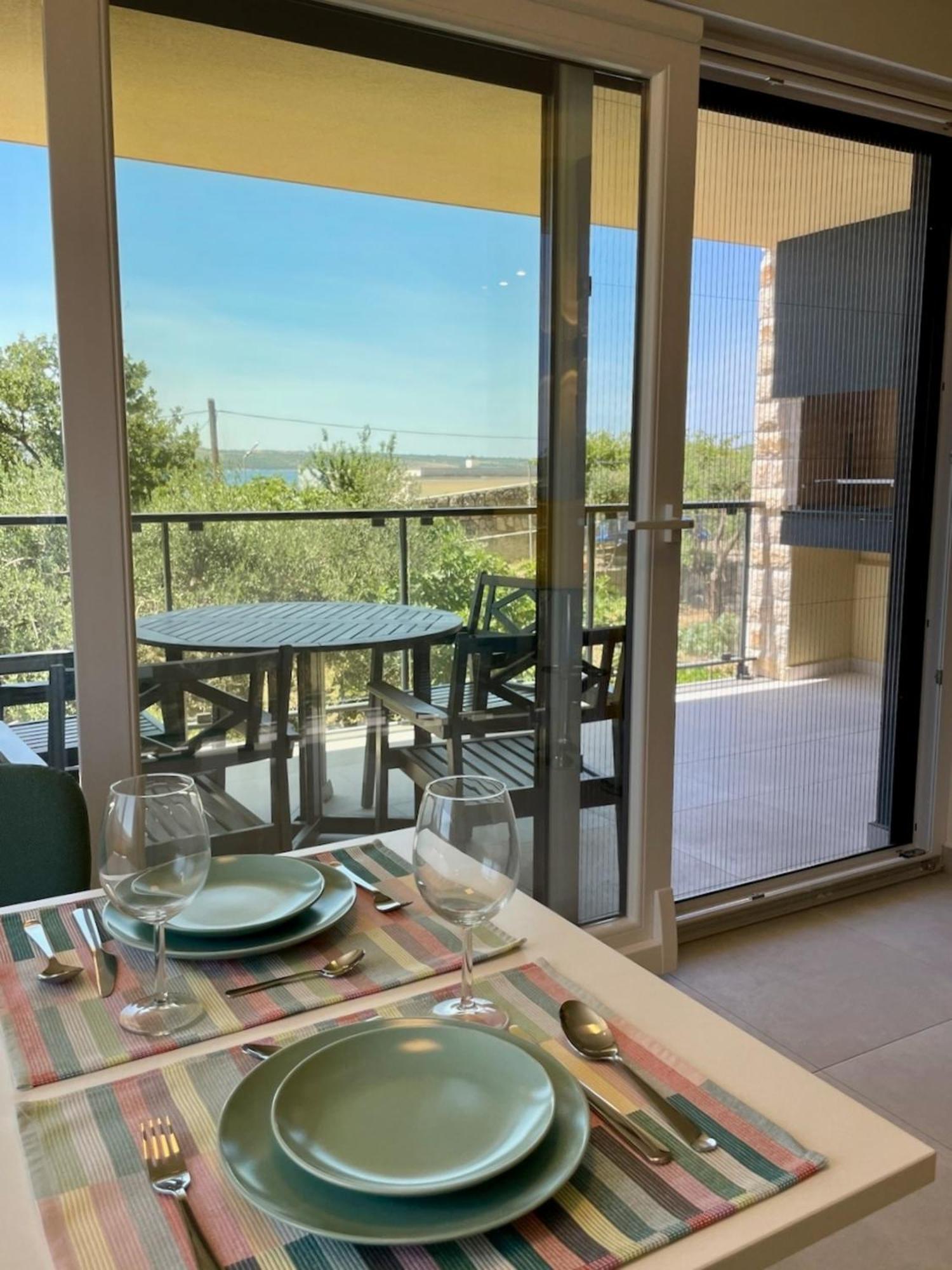 Ferienwohnung Mit Beheiztem Pool, 60 M Vom Strand Maslenica Bagian luar foto